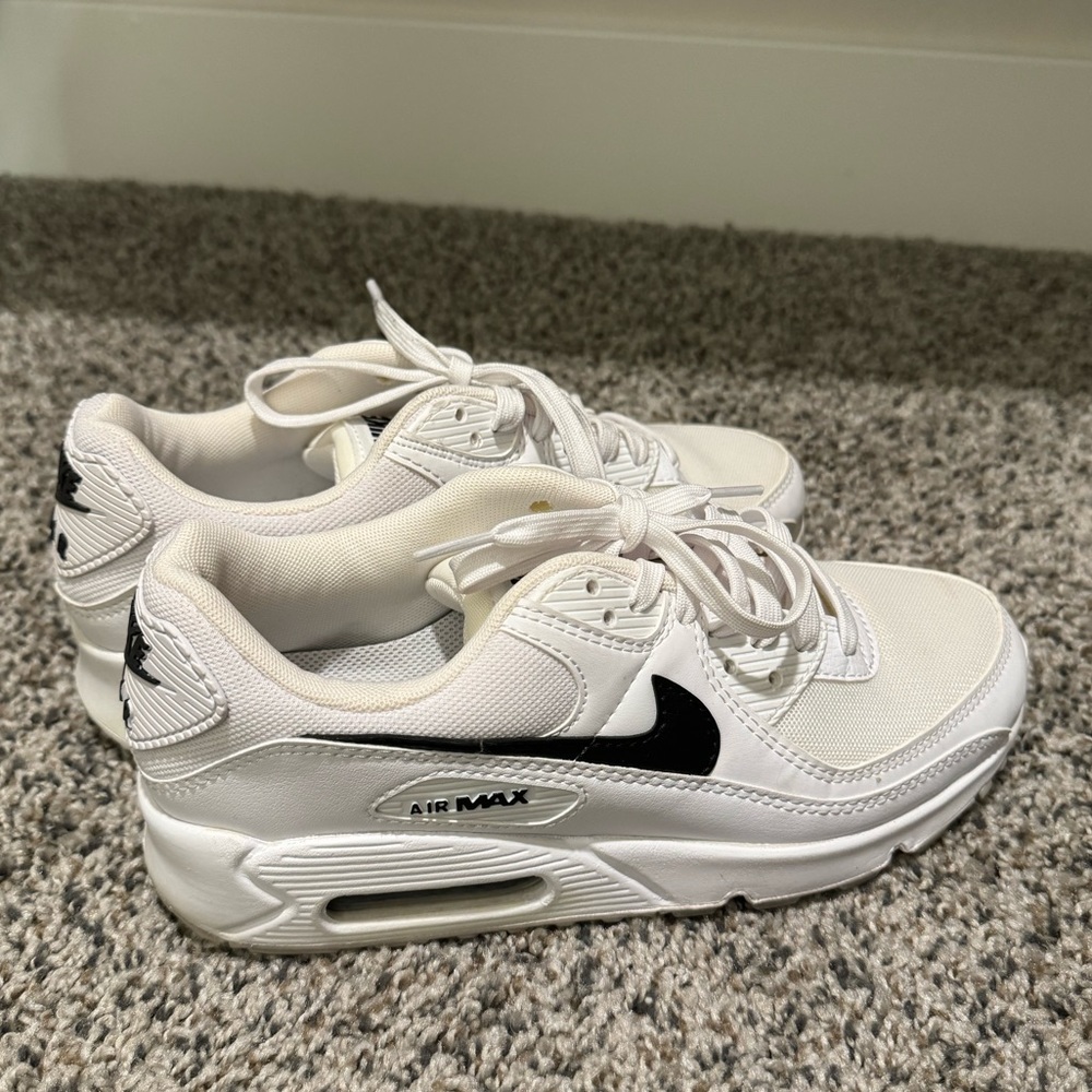 Nike Air Max 90.